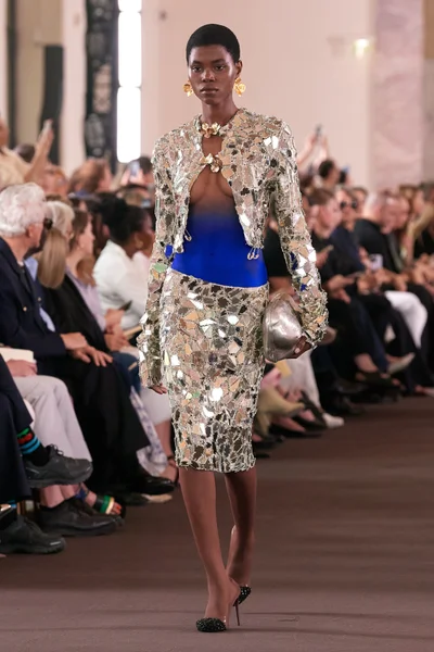 Look 28